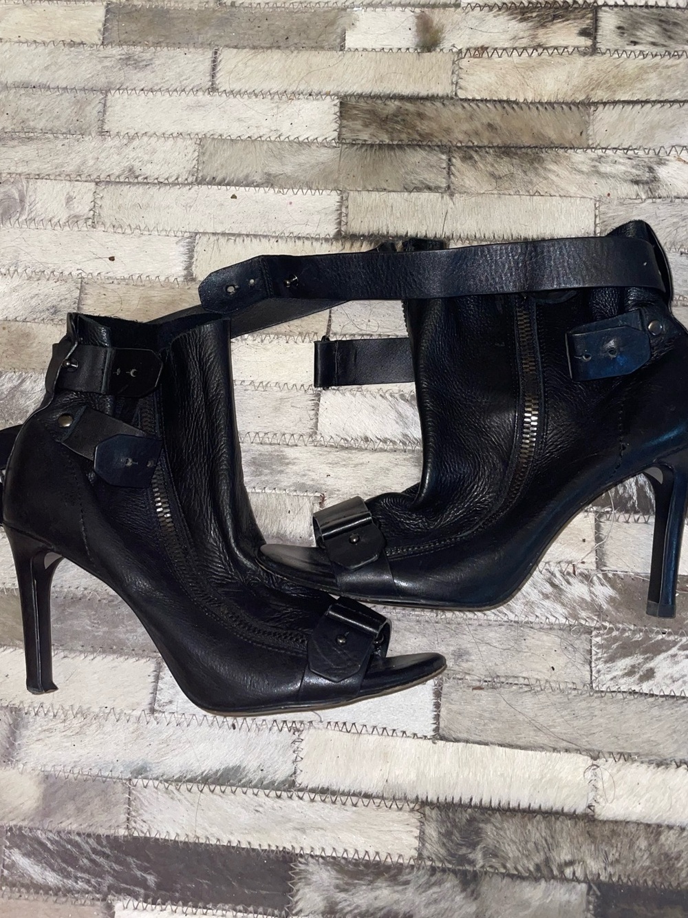 Dolce Vita Black Open-Toe Ankle Strap Stiletto heels